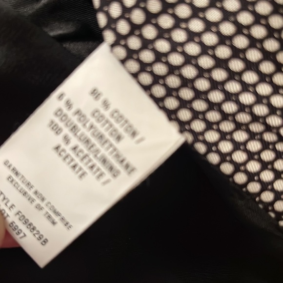 Ladies black jacket size 6.  Like new, seldom worn. - Picture 6 of 6